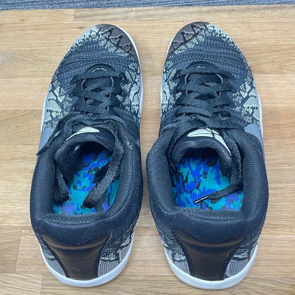 Nike Mamba Rage Men 9.5 Black Grey Basketball Shoes 908972-001 Flyweave Low Top